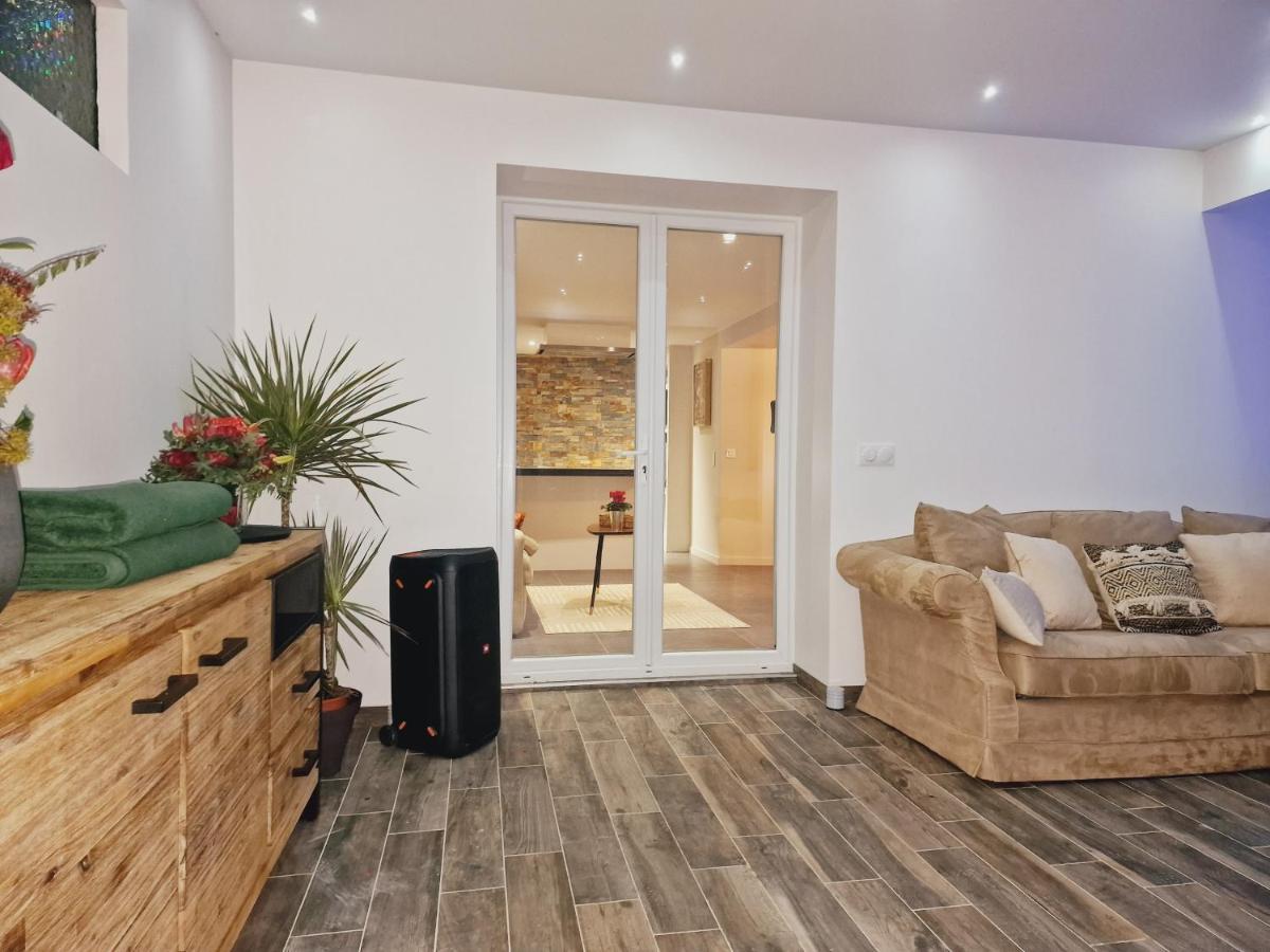 Appartement Avec Jacuzzi Privé à *