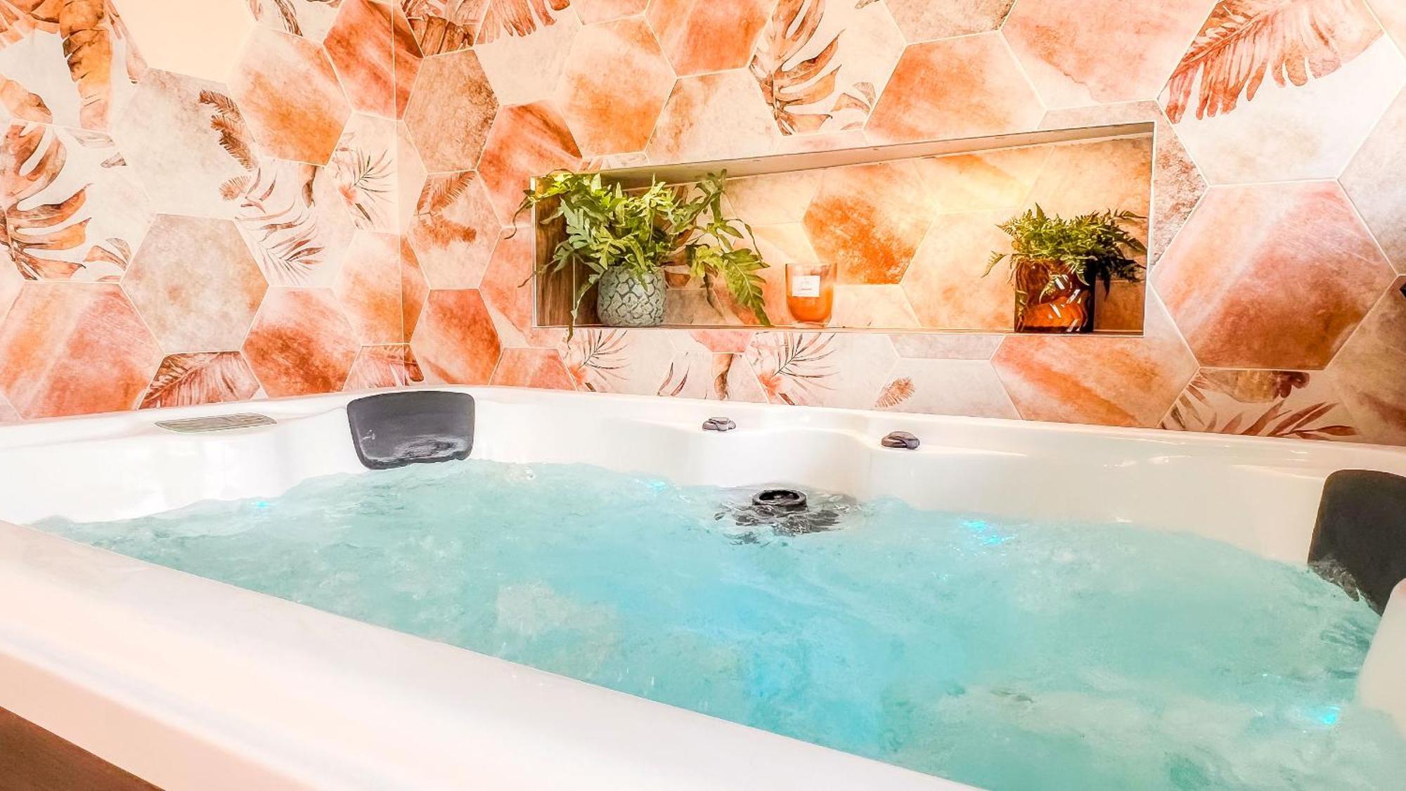 Avec Jacuzzi Privé à Quincy-Voisins