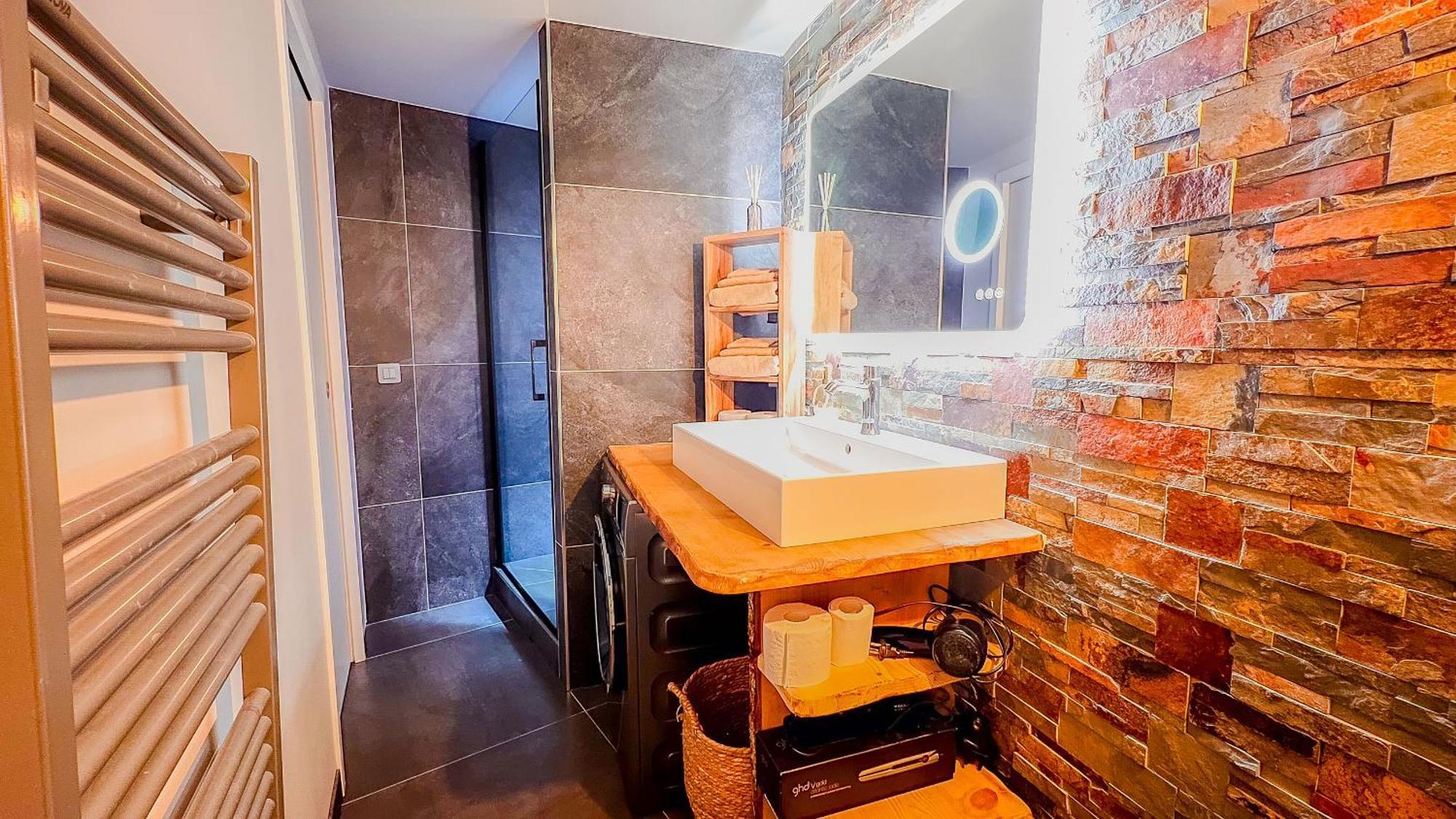 Appartement Avec Jacuzzi Privé à *