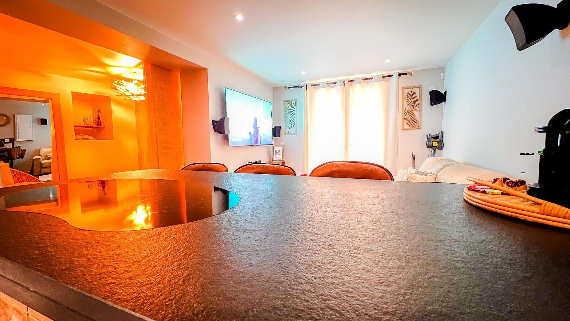 Avec Jacuzzi Privé à * Quincy-Voisins